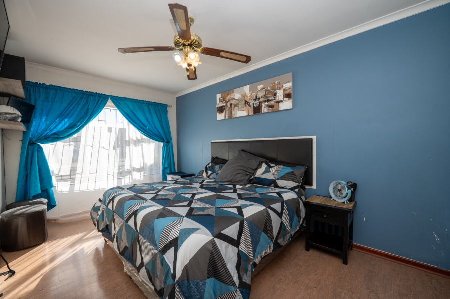 4 Bedroom Property for Sale in Perm Gardens Western Cape